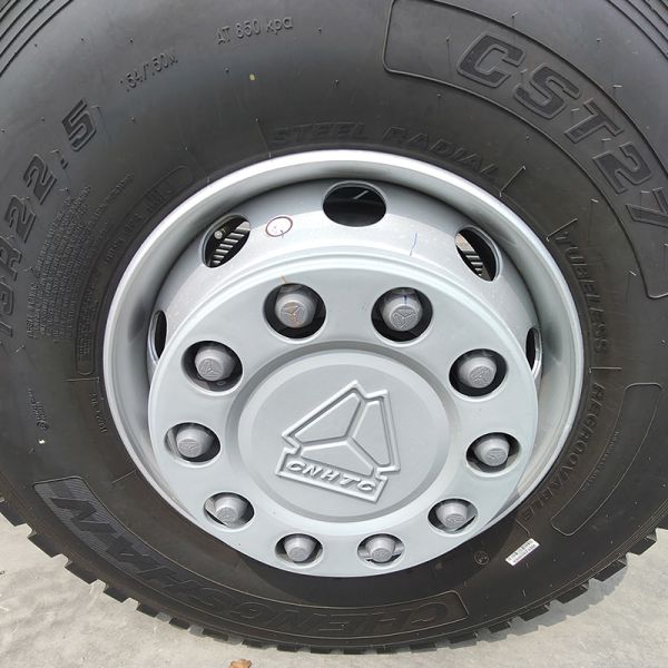 Used Sinotruck 4x2 HOWO Dump Truck With 300-400L Fuel Tank Capacity And Left Steering