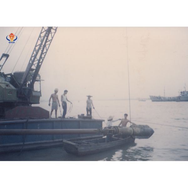 Electrical Vibroflot Equipment Under Water Piling Equipment 377 Mm Outer