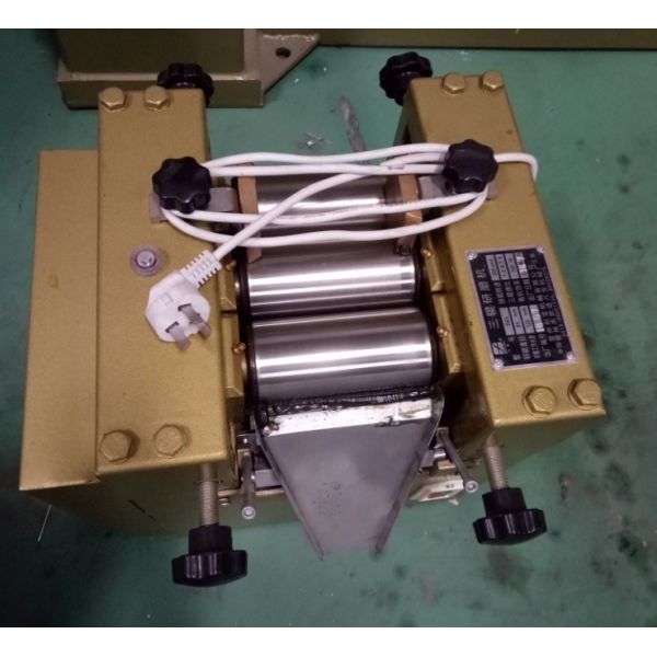 Laboratory Three Roll Mill For Paint With Hard Alloy Chilled Rollers Customized