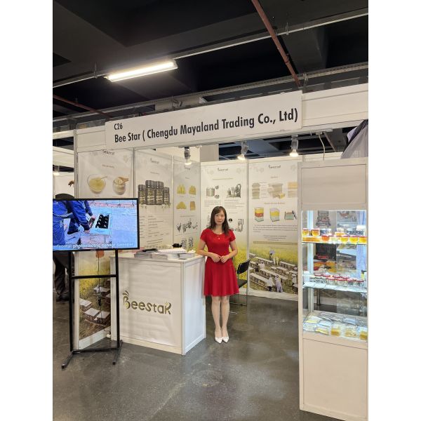 Beekeeping Equipment Apiculture Tool American Style Wooden Bee Feeder