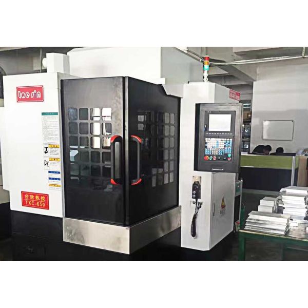 High Performance CNC Vertical Computerized Milling Machine Perfect Cutting