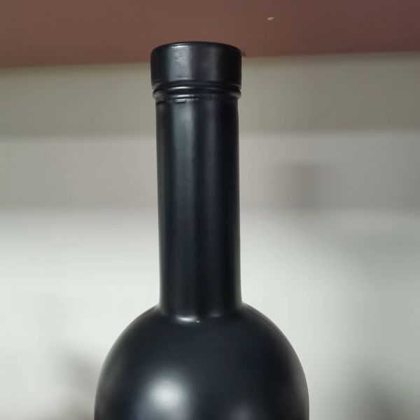 Custom 250ml 500ml 700ml 750ml Matte Black Color Round Long Neck Spirit Glass Bottle