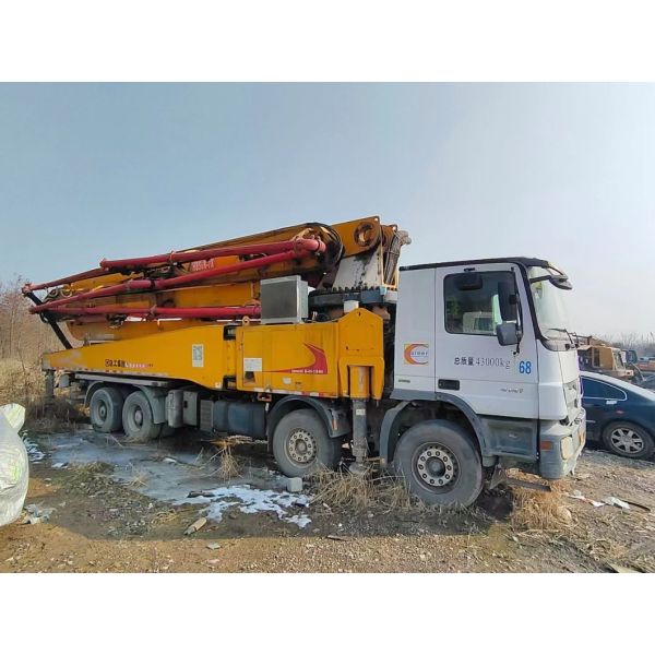 Used Concrete Pump Xg 53 Meters for Sale