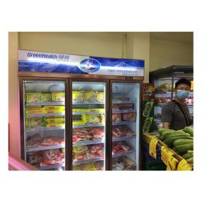 Three Glass Doors On The Upper Unit Display Freezer For Low-Temperature Frozen