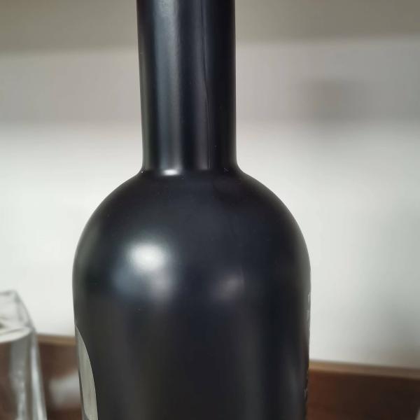 Custom 250ml 500ml 700ml 750ml Matte Black Color Round Long Neck Spirit Glass Bottle