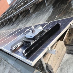 High Pressure Pump Lithium-Battery-Powered Solar Panel Cleaning Robot Customizat