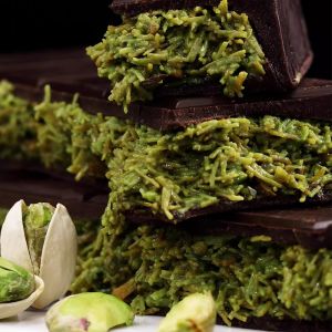 Handmade Dubai Compound Chocolate With Pistachios Jam And Bulk Packaging 1 kg