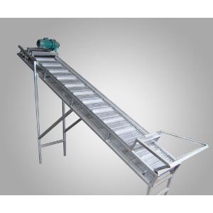 Inclined Sidewall Cleated Rubber Conveyor