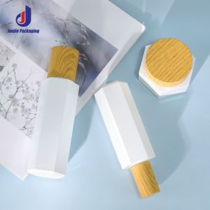 PP / Acrylic Refillable Cosmetic Bottles 100ml Square Perfume Bottle Custom