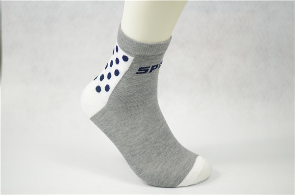 Quality Elastic Persistent Knitted Anti Slip Socks For Adults Custom Made Pattern for sale