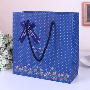 Recyclable Colored Patterned Gift Bags Stand Up With Handle Glitter Power