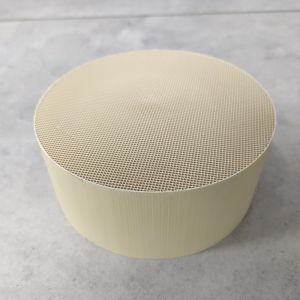 Wholesale Porous Ceramic Platinum Monolith Catalyst For Diesel Engines Euro 5 V from china suppliers