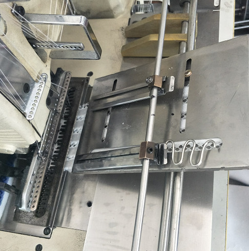 Side Pattern 3.2 * 1.6m Mattress Sewing Machine For Two Trademark Braided Belts