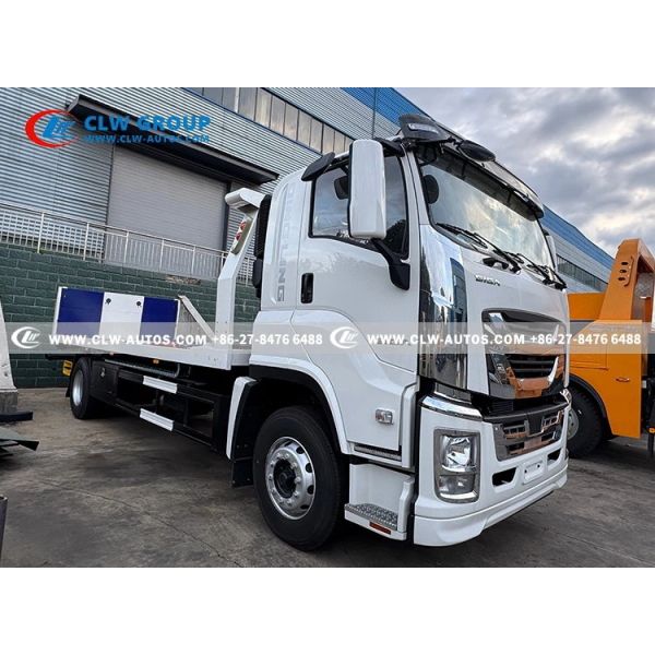 Quality Isuzu GIGA 4x2 Recovery Tow Truck Maneuverability in Narrow Streets and Challenging Terrain for Roadside Assistance for sale
