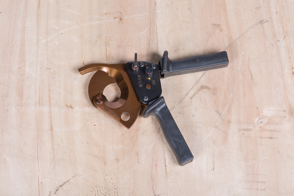 Heavy-Duty Ratcheting Cable Cutter with High-Strength Steel Blade for Copper and Aluminum Wires
