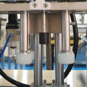 30-40bottles/Min High Efficiency Dropper Head Semi-Auto Capping for Glass