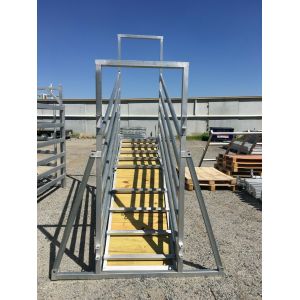 custom adjustable cattle loading ramp