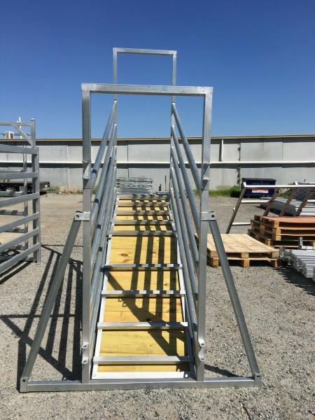 Quality Adjustable Galvanized Cattle Chute Loading Ramp  HDG Adjustable 6 Rail Cattle Panels Loading Ramp 2.4h x 3.6L Slide Gate for sale