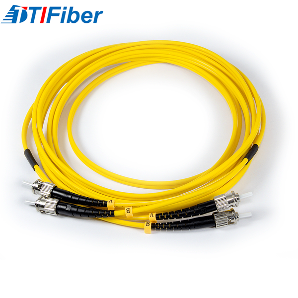 Singlemode Fiber Optic Patch Cord Low Insertion Loss With SC / LC / ST / FC Connector