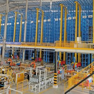 Electric Stacker Crane System Longevity Warehouse Stacker Crane Pallet Lift