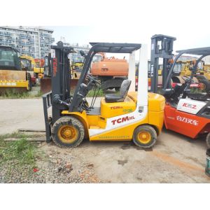 Used Origin Japan 3 Ton Forklift Tcm Fd30 with 3 Stages Mast with High Quality