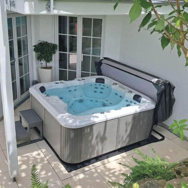 Round Shape Hot Tub Spa with 22 Massage and Air Bubble Jets and 3 KW Heater for 6 Persons