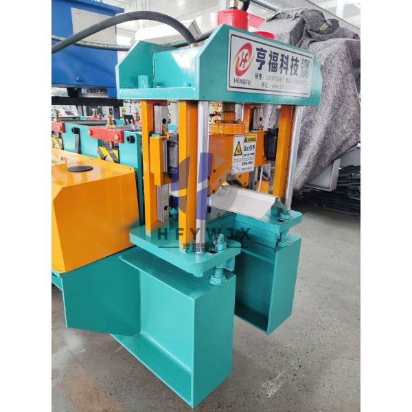 PLC Control 16 Row Molding 460 Ridge Ridge Forming Machine With Servo Driven Cutting