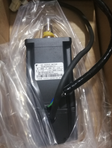 Yaskawa SGM-04A316 AC SERVO MOTOR 400W 200V 2.6A 3000RPM NEW