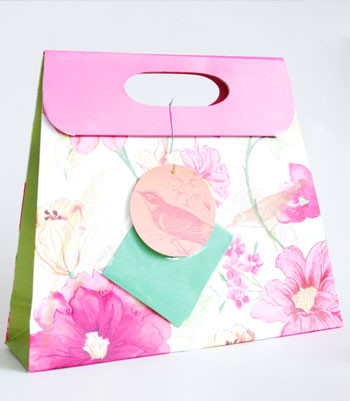 Customized recyclable cardboard paper wedding bags with die cut handle gift pouch