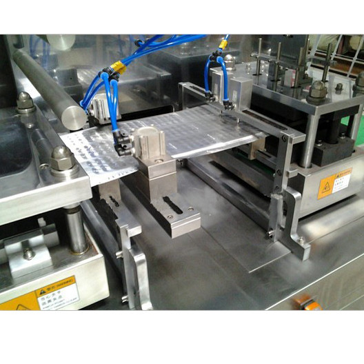 High Speed Eye Mask Packaging Machine 380V 50Hz 9.5Kw With Liquid