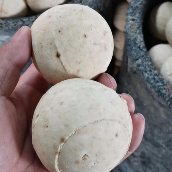 Alkaline Desiccant Support Media Balls with 30% SiO2 Content and 1.0% CaO