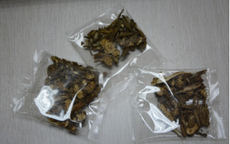 304SS Semi Auto VFFS Packaging Machine Chinese Herbal Medicine Chain Packing Machine