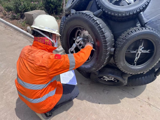 STS Yokohama Type Pneumatic Rubber Ship Bumper Fender With Chain And Tire Net