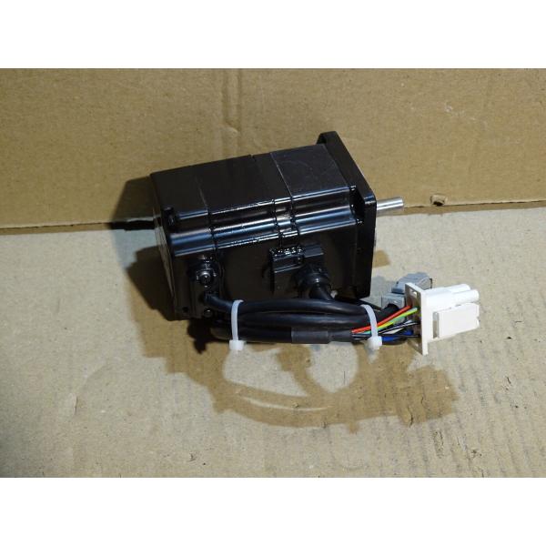 Yaskawa SGMPH-01AA4E1 AC SERVO MOTOR 100W 3000RPM 200V 0.89A NEW
