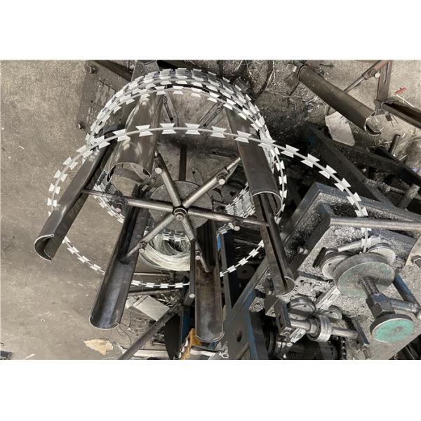 Welded Fencing Blade Square Mesh CBT60 Razor Wire Concertina Laminated Net