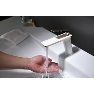 T&F Bathroom Basin Faucets , Chrome Brass Single Hole Basin Mixer Tap