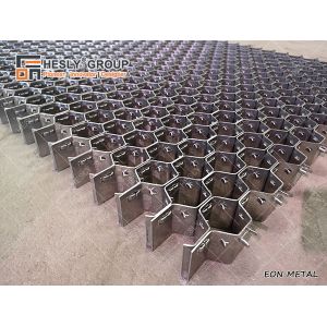 HESLY™ clinched, rectangular bar, AISI310s with protruding lances | 3'X10' |