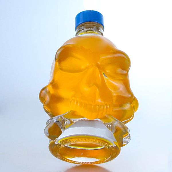 Decal Surface Skull Shape Glass Liquor Bottle for Whisky Vodka Brandy Aging Technique