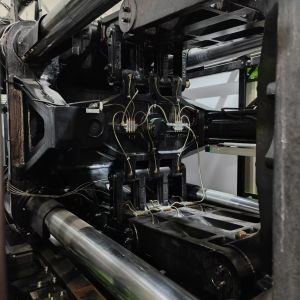 YIZUMI Injection Molding Machine Horizontal 6500KN