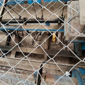 2.1mm-4.2mm Wire Gauge Iron Chain Link Fence Roll 50Ft for Customizable