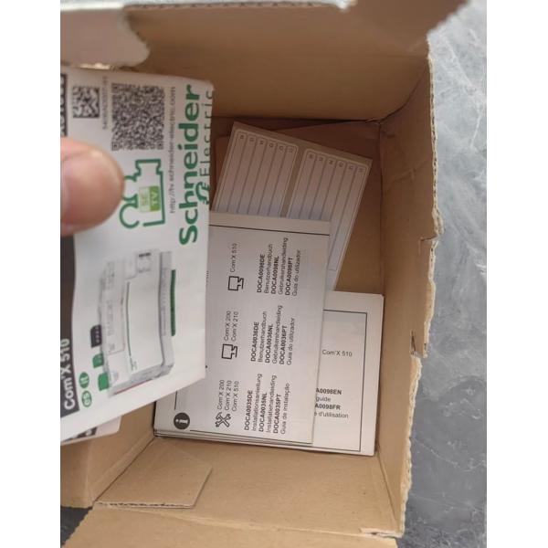 Schneider Electric EBX510 ComX510 Energy Server Gateway 24 VDC 4GB SDRAM