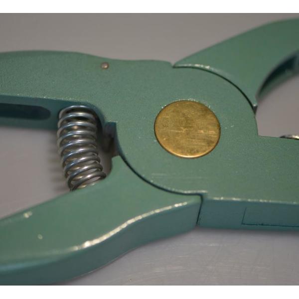 Livestock Pig Ear Tags Automatic Spring Back Customized Material Simple