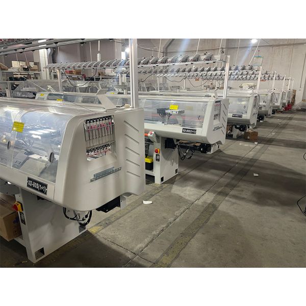 Single system flat collar knitting machine with automatically alarm