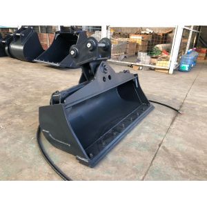 Wholesale Nm400 Leveling Tilt Bucket Maximize Efficiency On Any Leveling Job from china suppliers