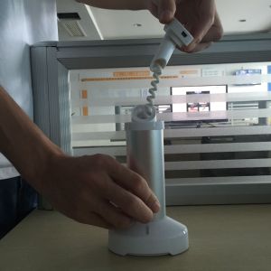 COMER gripper display retractable stand with lock and recoiler for mobile phone