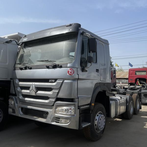 Used Sinotruck Howo Tractor Truck with Engine Capacity 8L and Air Suspension