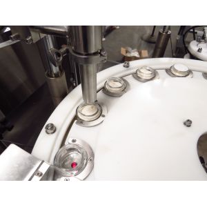 Cream Automatic Filling And Capping Machine 220v 50hz 1700 × 1300 × 1350 Mm