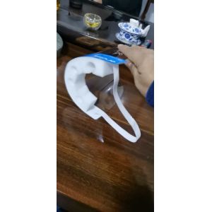 Medical lsolation mask Transparent medical isolation mask against splash