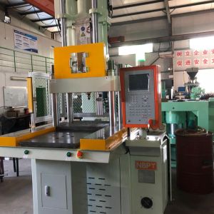 VERTICAL Vertical Injection Molding Machine Lighter Parts Making Machine