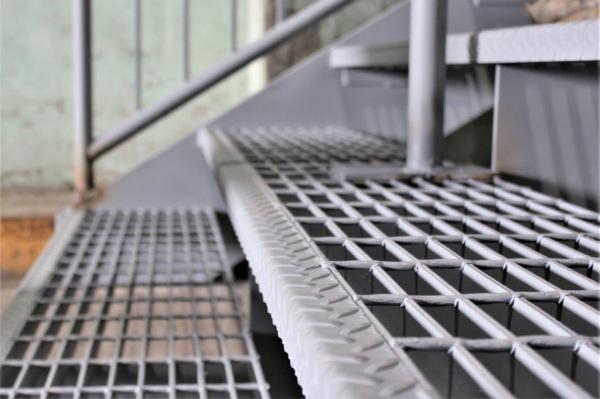 Customizable Construction Tank Walkway with High Zinc Coating Steel Grating